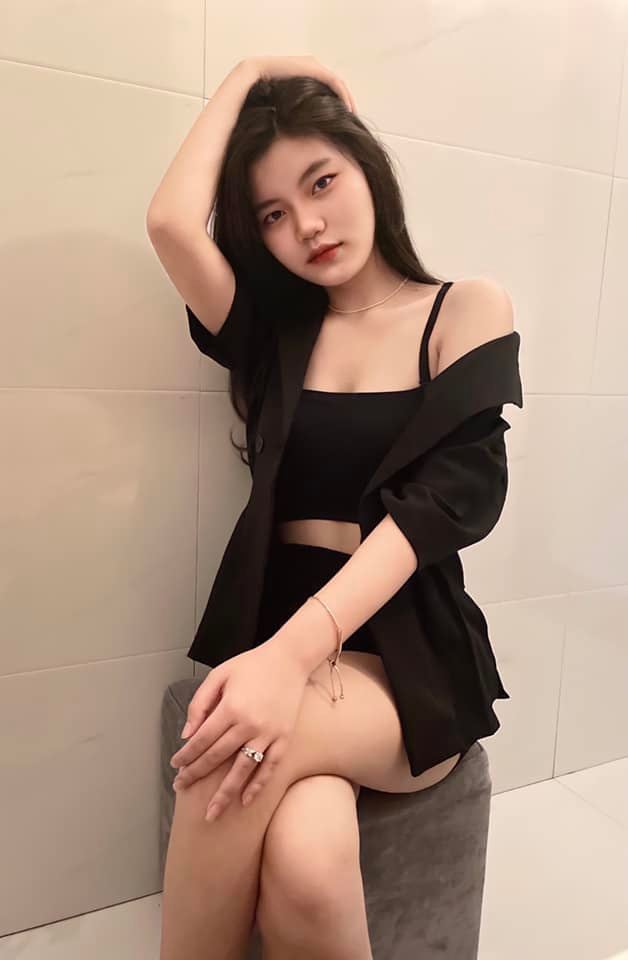 Gái Xinh Mặc Váy Ngắn Đen Xu Hướng Thời Trang Tóc Hot Nhất Hiện Nay Đang Gây Sốt