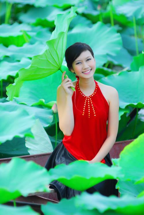 Hình Ảnh Cô Gái Mặc Áo Dài Đẹp Khoảnh Khắc Quyến Rũ Và Nghệ Thuật Tuyệt Vời Từ Các Cô Nàng Xinh Đẹp