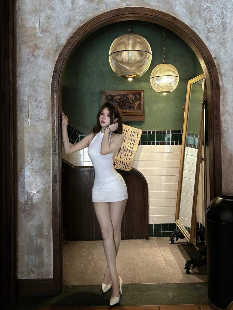 Ảnh Gái Sexy Đẹp – Vẻ Đẹp Tinh Khôi Tỏa Sáng Theo Từng Bước Chân