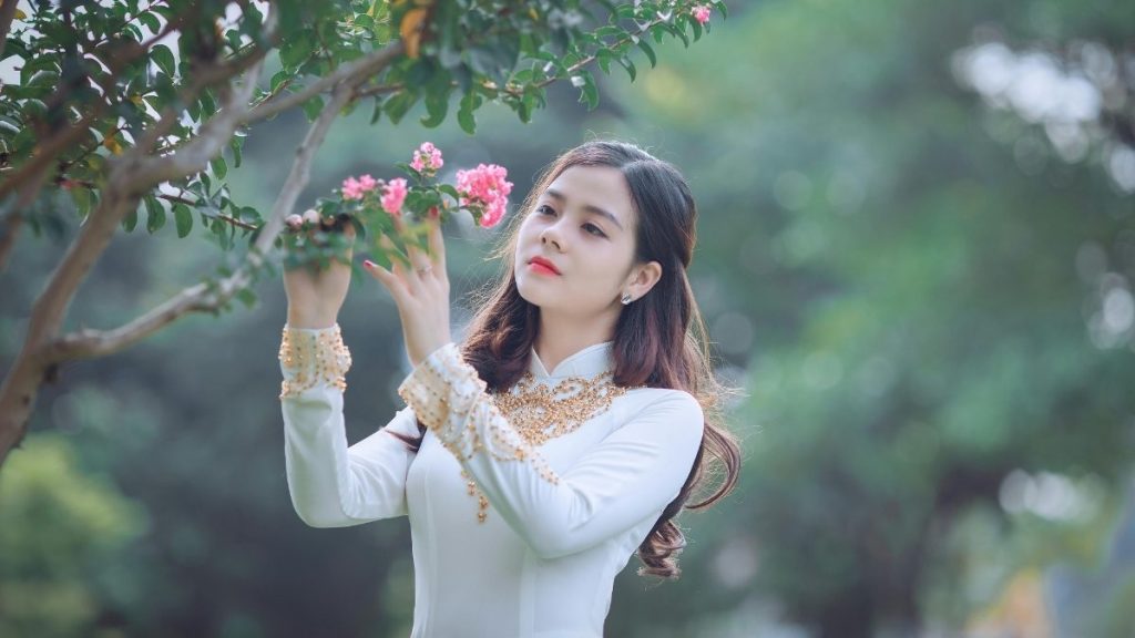 Ảnh Gái Xinh Cute Đeo Kính Biểu Tượng Của Vẻ Đẹp Dịu Dàng Và Nữ Tính